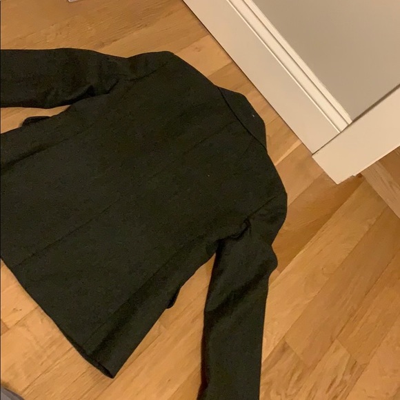 Vineyard vines suit jacket pockets & anchor button - Picture 9 of 16